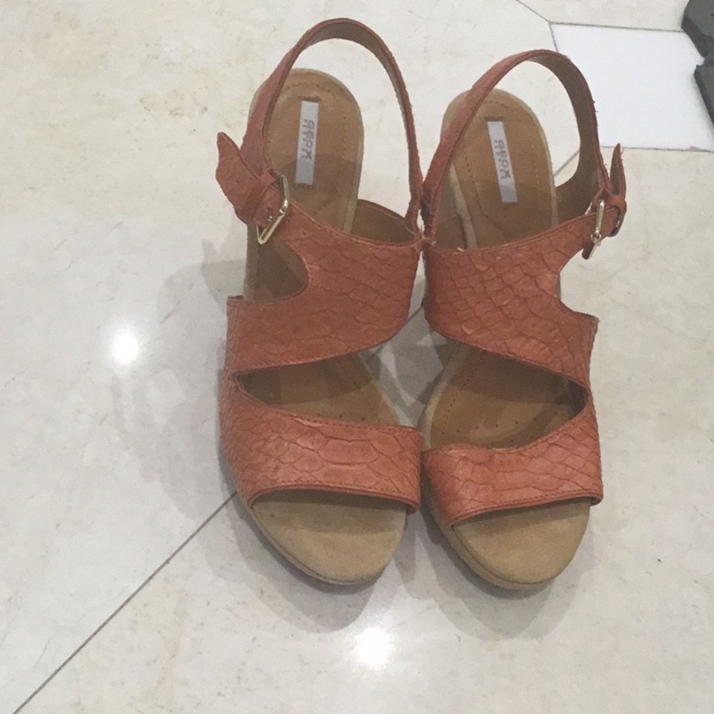 BNWT Geox Nurit 3 platform sandals CB
